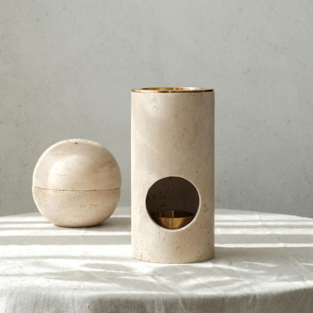 Diffuseur d’Huiles Essentielles en Travertin Beige – Brûleur Cylindrique 7x17CM avec Éléments en Métal