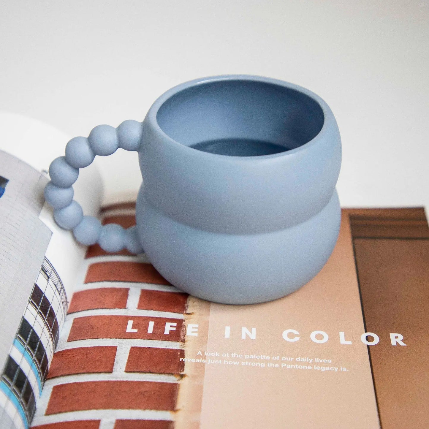 Tasse à café en céramique avec anse en boule – Design créatif et élégant