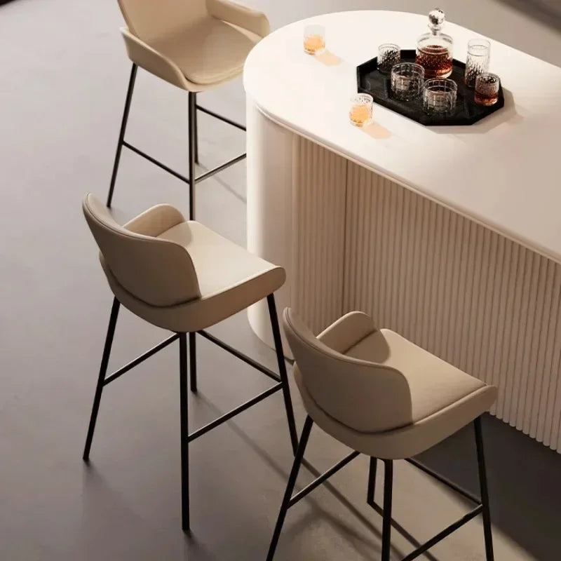 Tabouret de Bar Haut en Cuir & Métal – Élégance et Confort pour Cuisine & Comptoir