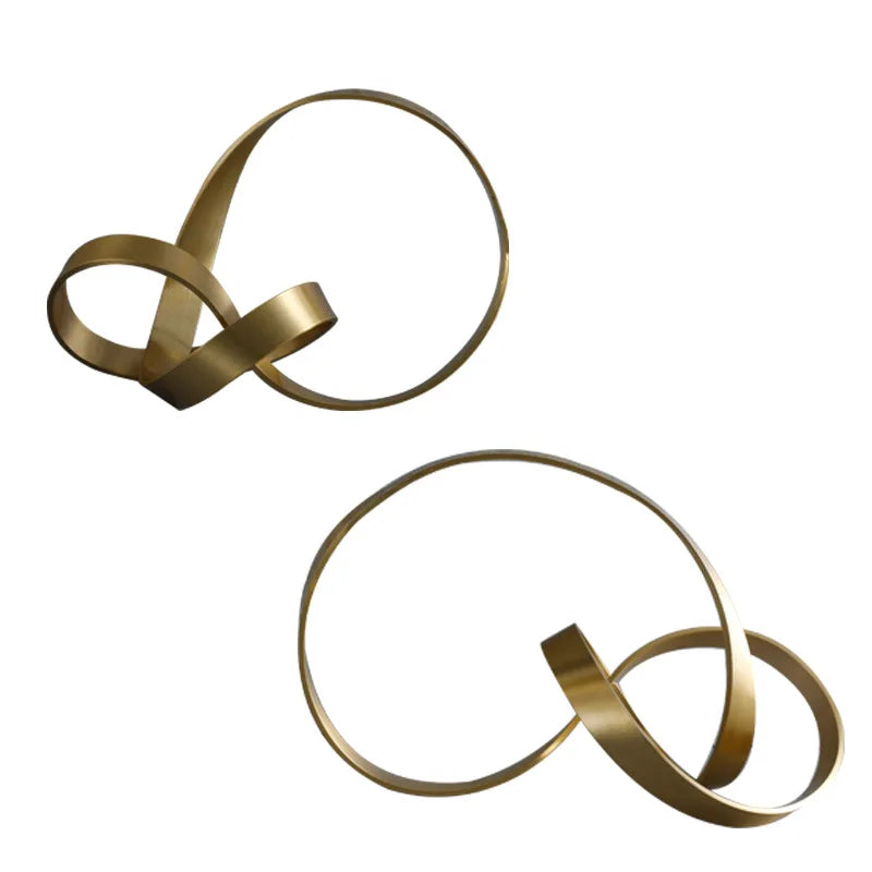 Figurine Métallique Dorée – Design Noué & Creux | Déco Moderne & Élégante