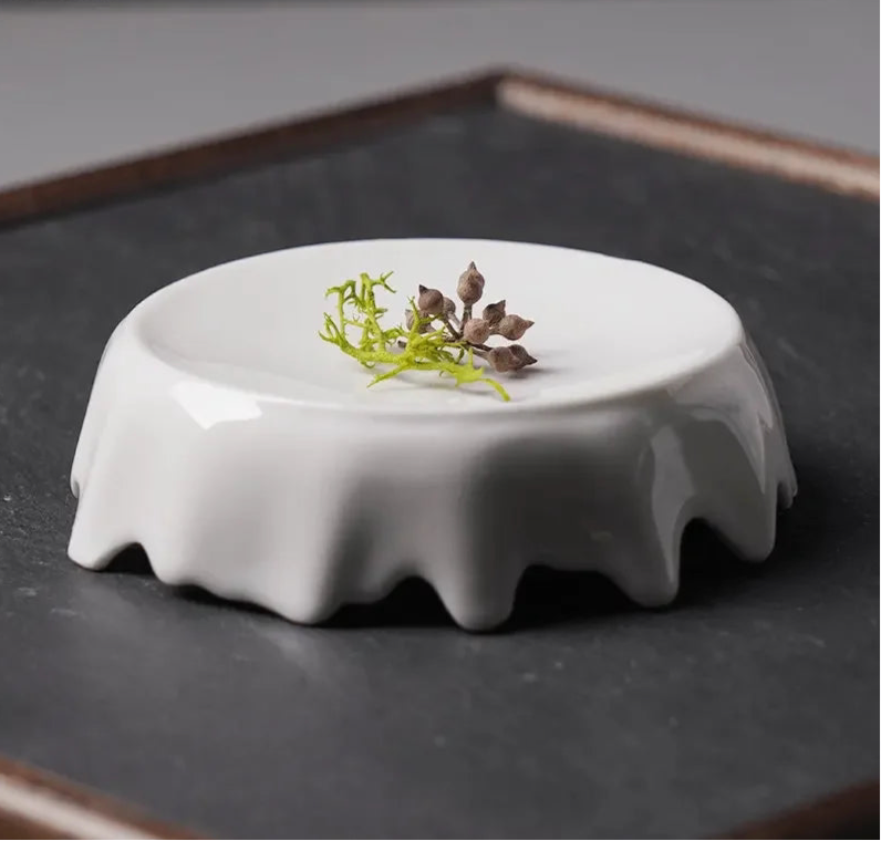 Assiette Créative Thermorésistante – Design Irrégulier pour Cuisine Moléculaire & Desserts
