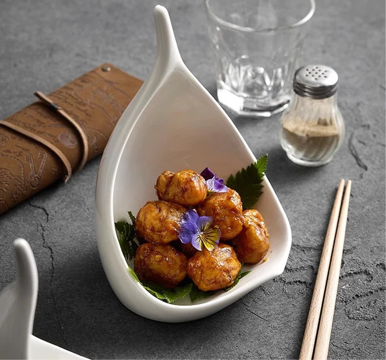 Assiette en Céramique Créative - Forme Irrégulière pour Desserts, Snacks, Sushis, Pâtes - Vaisselle Originale pour Restaurant et Maison