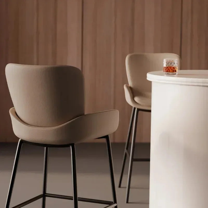 Tabouret de Bar Haut en Cuir & Métal – Élégance et Confort pour Cuisine & Comptoir