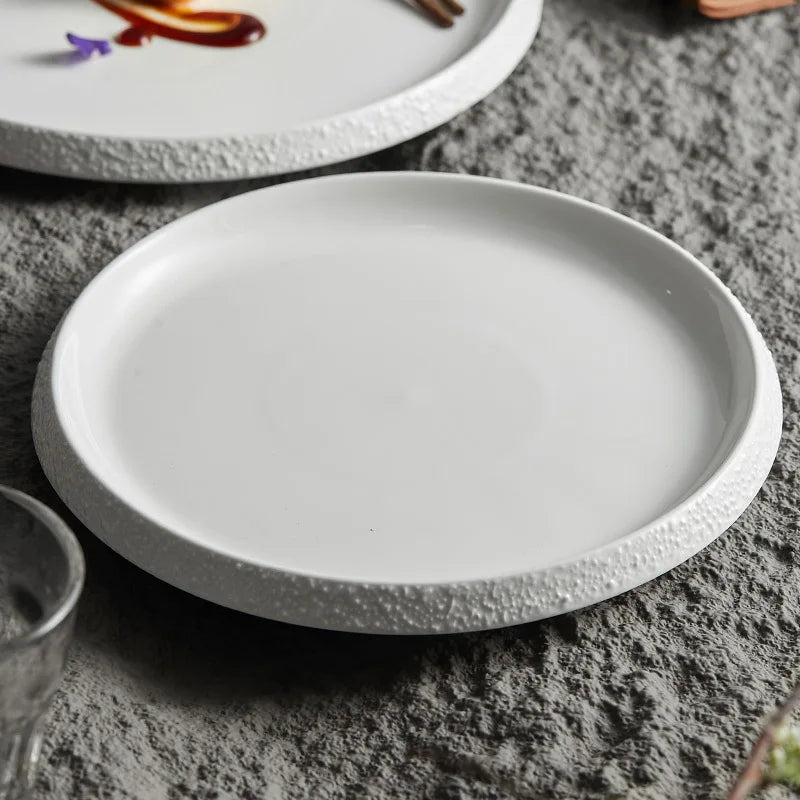 Assiette en Porcelaine Blanche avec Bord Imitation Pierre - Vaisselle Artistique pour Hôtel et Cuisine Maison
