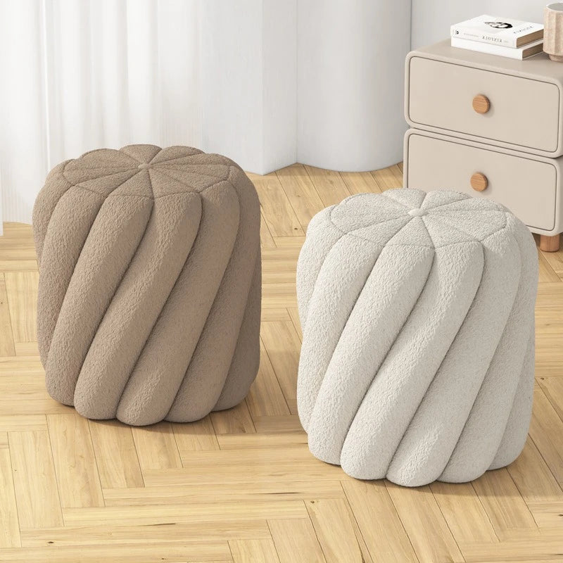 Tabouret Rond en Laine Bouclée – Élégance et Confort pour Coiffeuse & Salon